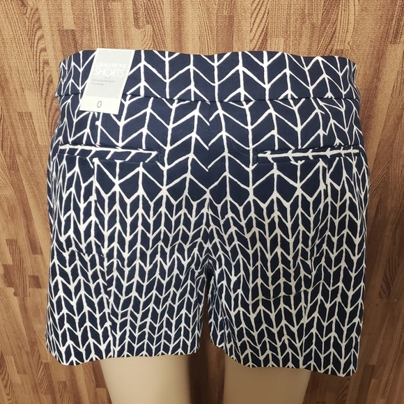 NWTGap Sz 0 Clean Front Shorts - Picture 6 of 13